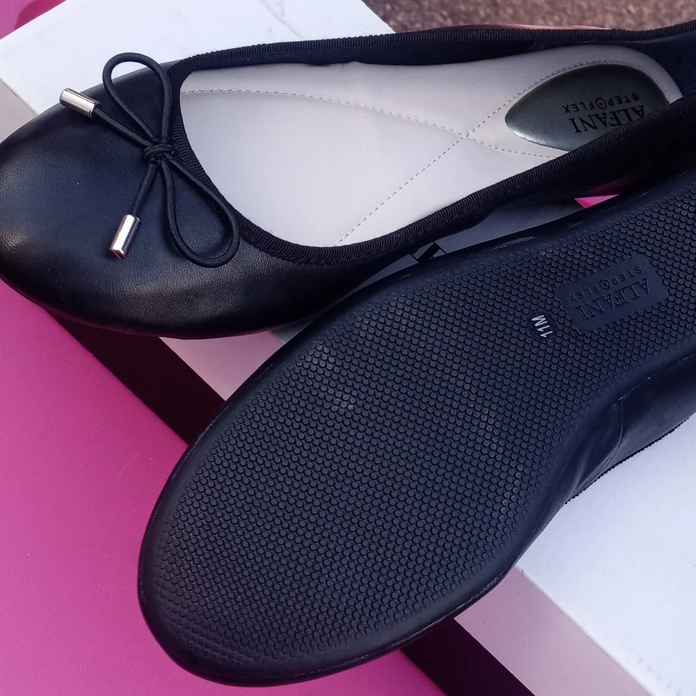 Shoes - Picture 2 of 3